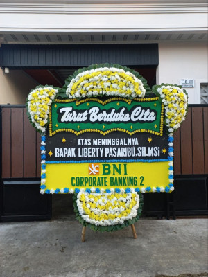 Papan Bunga Duka di Sengah Temila