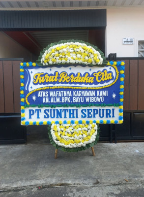 Papan Bunga Duka di Sengah Temila