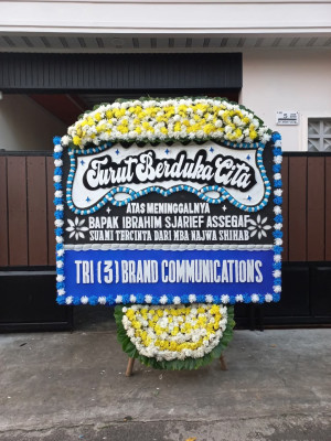 Papan Bunga Duka di Sengah Temila